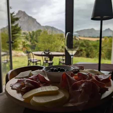 Alojamento de Turismo Selvagem Casale Mon Rahal *