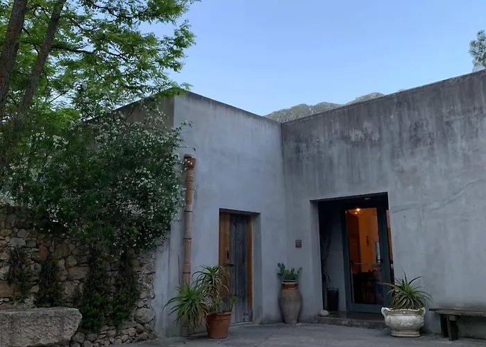 Casale Mon Rahal אכסניה *